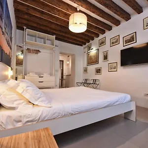 Lively Castello Comfort Private Bath & Privacy Maison d'hôtes